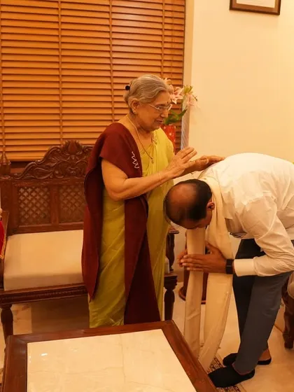 Dr. Pankaj Bhoyar ji showing a gesture of respect. I am always touched by the humility of our leaders and their openness to the path of yoga.