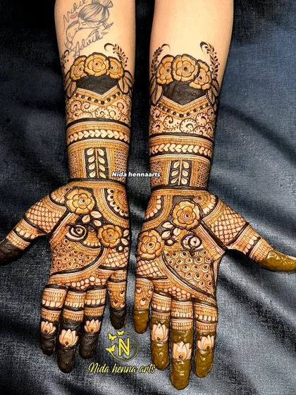 A clear view of an Indo floral fusion design on both hands. The pattern combines the elegance of flowers with the intricacy of traditional Indian grid work.