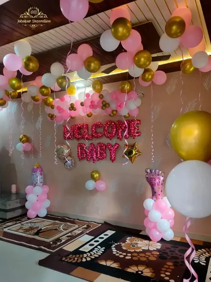 Another perspective of the festive welcome home decor, showing balloons covering the ceiling.