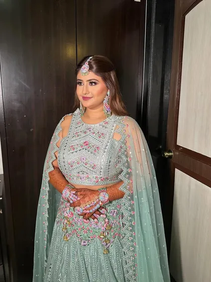 Riddhi looking beautiful and ready for her mehendi ceremony.