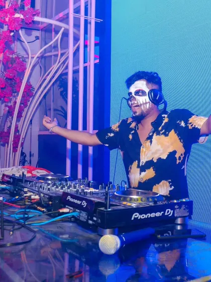 I love bringing a unique vibe to themed events like this Halloween party. Here I am, in full costume, getting the crowd hyped with a spooky season set.