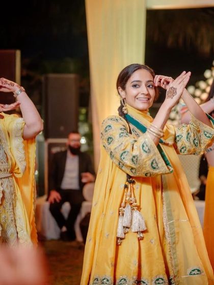 The ladies of the family looking beautiful in yellow during their mehendi performance.