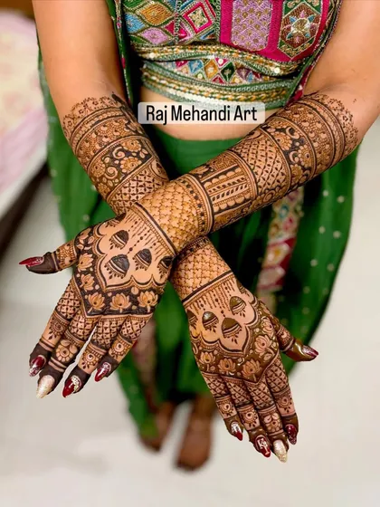 A showcase of my full-coverage Rajasthani bridal mehndi. This design features extremely fine lines, traditional motifs, and a balanced composition that extends beautifully from the fingers to the forearms.