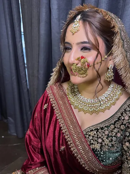 I love balancing modern makeup with traditional elements. For this beautiful Pahadi bride, we paired a minimal, natural finish with her stunning Rajwadi outfit and traditional Himachali Nath.