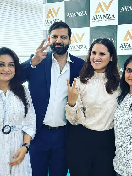 A warm welcome from some of the smiling faces on our Avanza team. We work together to create a supportive and cooperative environment for our clients.