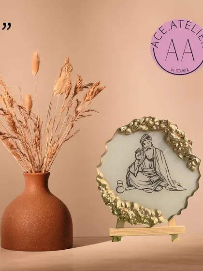 A 5-inch Guru Nanak Dev Ji frame in a subtle white with a gold geode edge, radiating peace and serenity.