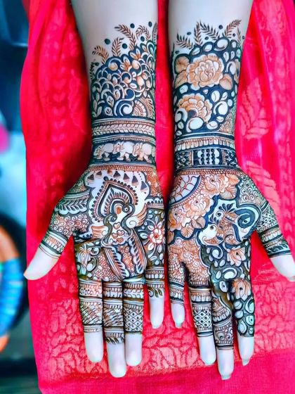 This design features a mix of floral and peacock motifs with a beautiful dark stain. It covers the hands fully but has a lighter, more open feel than heavy bridal mehandi.