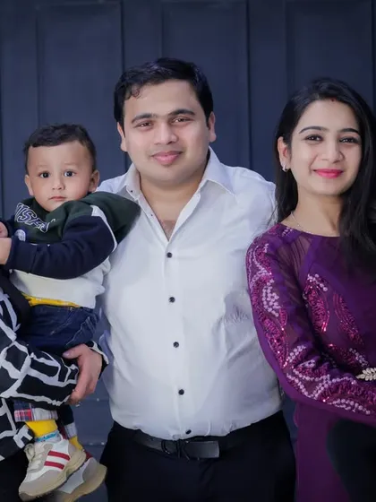 A slightly different grouping from the same extended family session. It's important to capture different combinations to give the family a variety of memories from their time in the studio.
