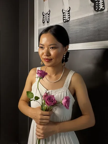We also teach soft, elegant makeup perfect for pre-wedding shoots or minimalist brides. This look focuses on natural beauty and a gentle glow.