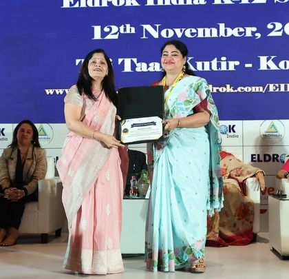 Bringing together visionaries and changemakers. This image captures an award presentation at the Eldrok Summit, highlighting the spirit of collaboration and mutual respect in the education community.