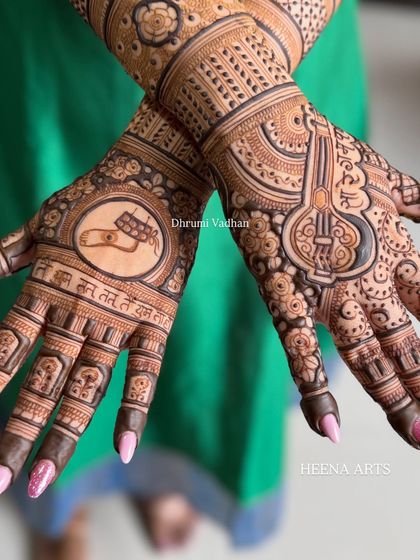 This design was created for a music-loving bride. We incorporated a beautifully detailed sitar and a musical note symbol into her intricate mehendi.