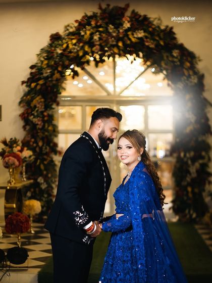 Photoklicker - Pre-Wedding & Couple Photoshoots Elegant Engagements & Formal Portraits photo 6