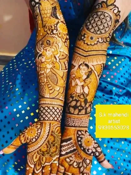This design features portraits of Radha and Krishna. It's a beautiful choice for brides who want a spiritual and traditional theme for their mehendi.