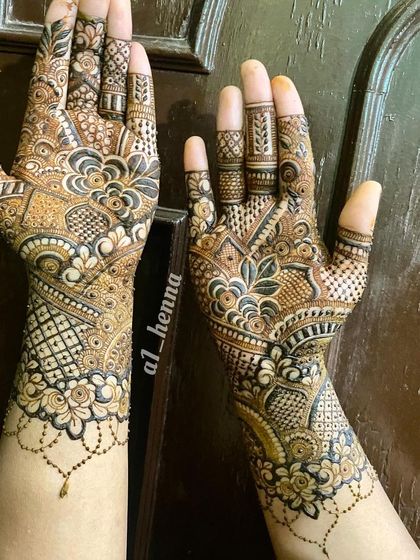 This design features a mix of geometric grids and floral patterns, creating a unique and modern look.