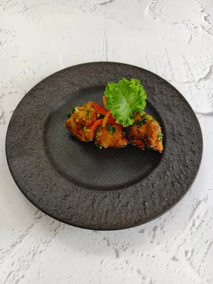 Kerala in a bite! Flaky fish blended with earthy spices, coated in podi dust, and pan-fried to perfection. One crunch and you’ll know why tradition always tastes this good.