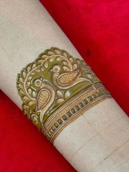 The beginning stages of a beautiful armband design, featuring two birds. This shows the clean outline work our artists are known for.