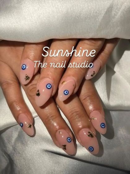 Protecting your vibes with these evil eye nails. Each nail is hand-painted with an evil eye design and accented with gold foil.