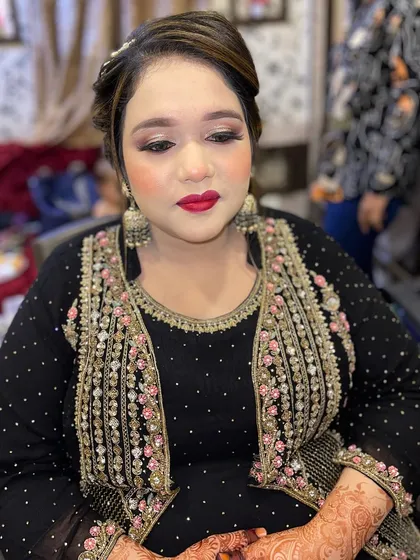 A no-filter look for my gorgeous client. It's always a pleasure to doll up old friends and give them a look that makes them feel amazing. The skin looks absolutely seamless.