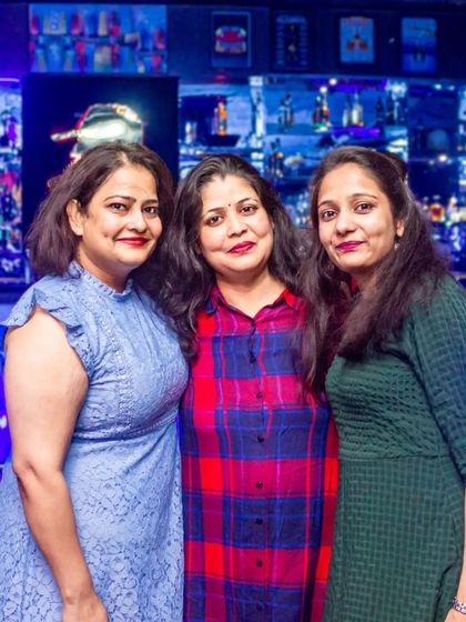 Another great shot of these friends enjoying their night out.