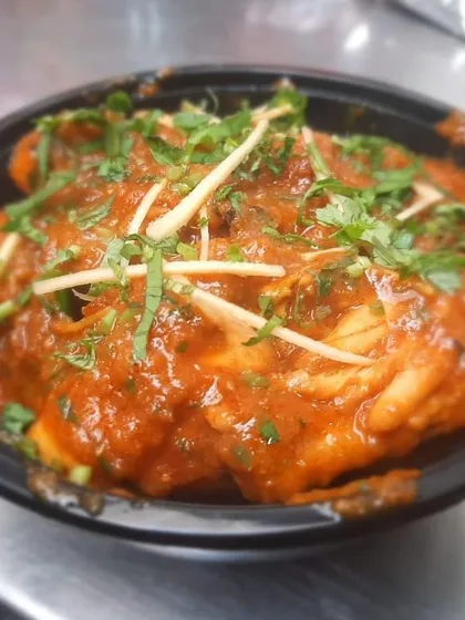 Another look at our Chicken Adraki, packed in a bowl and ready to be delivered. The fresh ginger on top adds to its aroma and flavour.