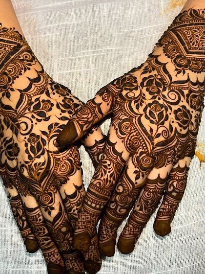 A classic rose jaal (net) design covering both hands. The geometric cuff at the wrist adds a modern touch to this traditional pattern.