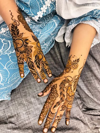 Hajira Mehendi Artist - Mehndi Artist Services Modern & Minimalist Designs photo 12