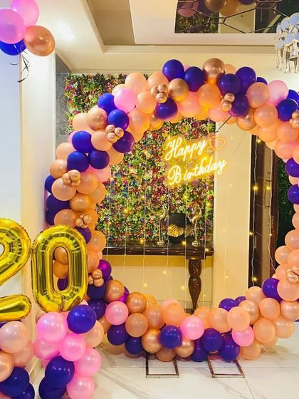 Another view of the vibrant 20th birthday balloon ring.