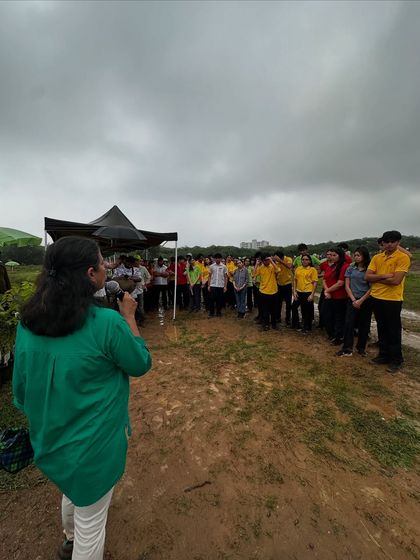 Our team addresses a large group of students from The Shri Ram School before their planting drive. We explain the importance of the Aravalis and why their contribution matters.