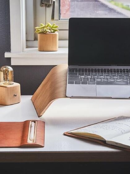 Create a modern and stylish home office on a budget. This guide offers decluttering tips, ideas for repurposing furniture, and DIY decor to create a workspace that inspires you.