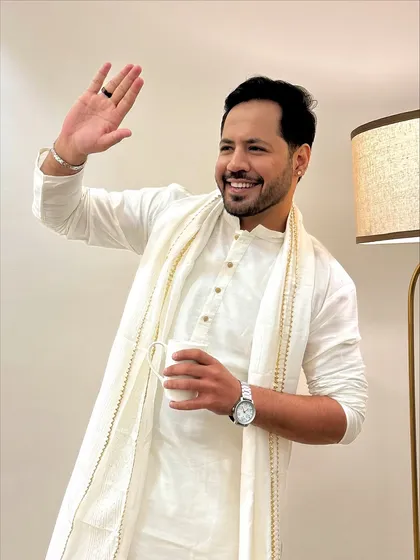 A friendly wave and a cup of chai. This is me, relaxed and ready to connect with your family.