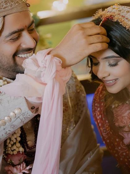 A sweet moment during the wedding rituals, where the groom helps the bride. These small gestures of care and partnership are what make a wedding so special.