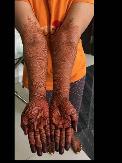 The final result is just as important as the initial design. This image shows the beautiful, deep reddish-brown stain of the henna a day after the paste was removed, a sign of high-quality, natural ingredients.
