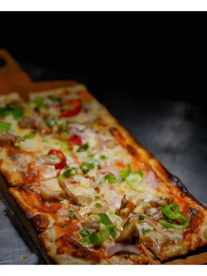 We bring a touch of rustic Italian charm to your party with our freshly baked flatbread pizzas. Prepared at a live station with premium toppings and baked to perfection, these pizzas are a crowd pleasing favourite for cocktail nights and relaxed celebrations.