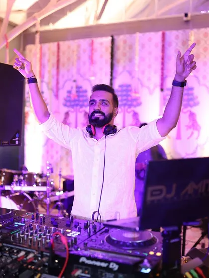 From the wedding hustle to the dance floor rush, I bring the energy everywhere. Here's a look at a beautiful wedding event with decor by A New Knot.