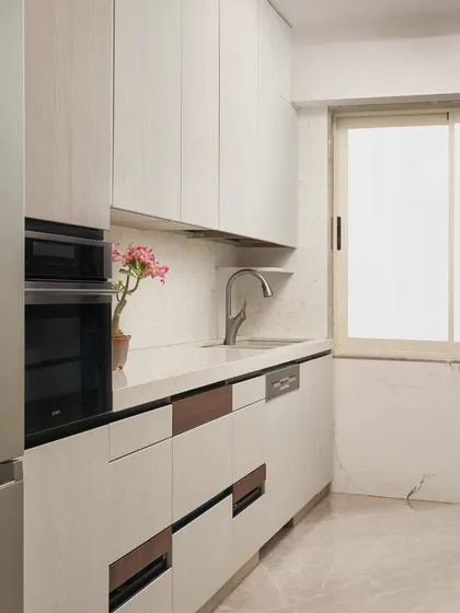 This image shows the retractable kitchen table and chairs fully concealed within the cabinetry. This solution is the essence of my design philosophy: maximizing utility while preserving a minimalist and uncluttered kitchen environment.