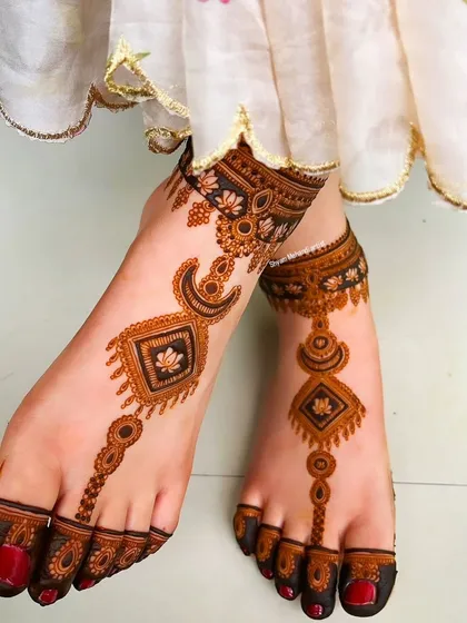 A beautiful shot of both feet with the Arabic-inspired geometric design.
