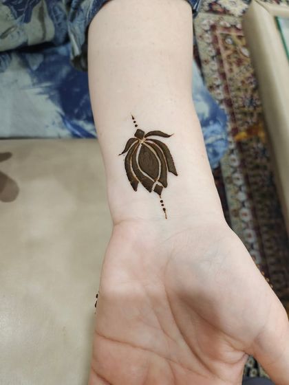 Hajira Mehendi Artist - Mehndi Artist Services Modern & Minimalist Designs photo 6