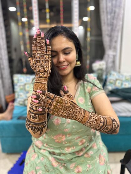 Intricate Bridal Mehendi photo 30