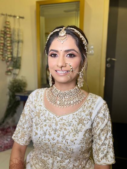 Modern Pastel & White Bridal Looks photo 23