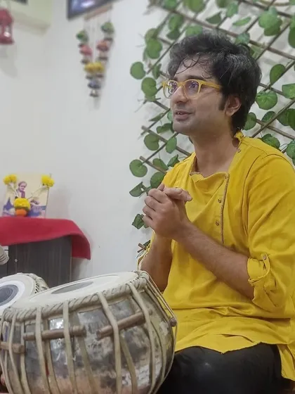 A candid moment from an intimate Baithak where I performed a solo. I am explaining a concept to the audience before playing it.