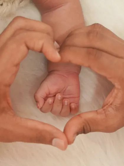 Sometimes the smallest details tell the biggest stories. I love creating these minimal newborn detail shots, like the parents' hands forming a heart around their baby's tiny fingers, a symbol of their new world.