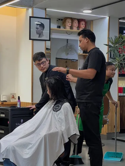 A moment of teaching and collaboration between our stylists. We believe in continuous learning and growth.