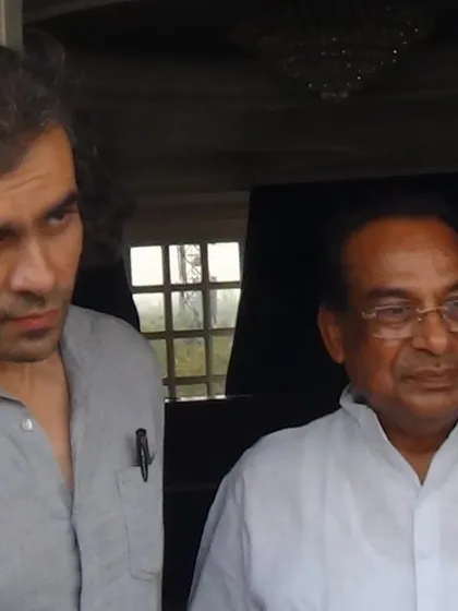 A moment of conversation between director Imtiaz Ali and my founder, Shri B.R. Saini. These relationships, built over decades, are the foundation of my deep industry connections.