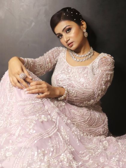 Contemporary & Pastel Bridal Glam photo 10