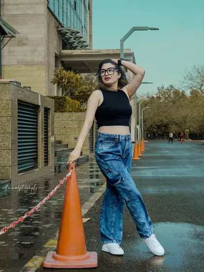 A slight variation in pose from the same brand shoot, showing how we can capture multiple options. This shot has a slightly more introspective feel, adding depth to the series.