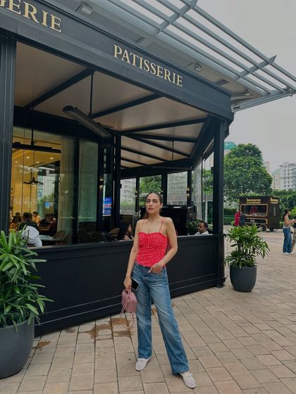 A full-length view of this simple, effective outfit. The white sneakers keep it comfortable for a day on my feet.