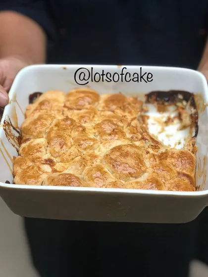 A piping hot peach cobbler is pure comfort. I will show you how to make this simple yet incredibly delicious dessert, which is perfect with a scoop of vanilla ice cream.
