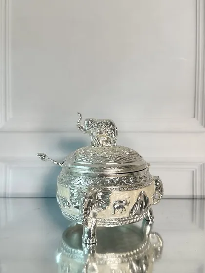 The classic elegance of the elephant-topped box in a pristine white enamel. This version is timeless, versatile, and fits beautifully into any decor style, making it a perfect gift.