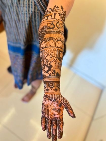 The other arm of the Extravaganza design, showcasing peacock and cattle motifs. The variety of elements creates a rich and dynamic visual story.