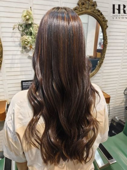 A subtle and elegant balayage with fine highlights that mimic natural, sun-lightened hair.
